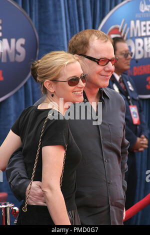 Danny Elfman and Bridget Fonda Los Angeles Premiere of Inglourious Basterds  Premiere held at The Grauman Chinese Theatre Stock Photo - Alamy
