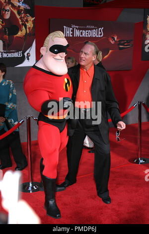 THE INCREDIBLES [US 2004] CRAIG T. NELSON voices Bob Parr / Mr. Incredible  Date: 2004 Stock Photo - Alamy