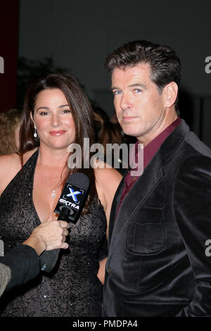 'After The Sunset' Premiere Keely Shaye Smith, Pierce Brosnan 11-04-2004 Photo by Joseph Martinez / PictureLux  File Reference # 21990 0052-picturelux  For Editorial Use Only - All Rights Reserved Stock Photo