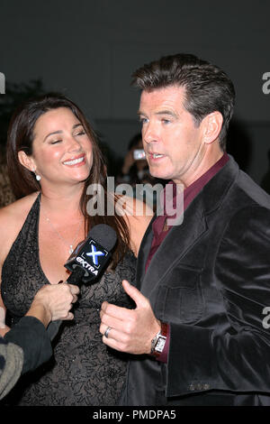 'After The Sunset' Premiere Keely Shaye Smith, Pierce Brosnan 11-04-2004 Photo by Joseph Martinez / PictureLux  File Reference # 21990 0053-picturelux  For Editorial Use Only - All Rights Reserved Stock Photo