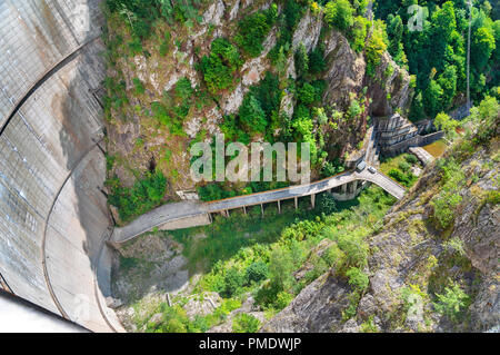 Top view from Vidraru dam on Arges river in Transylvania, Romania.  Fagaras ridge in the Carpathian mountains. Hydro electric power station Stock Photo