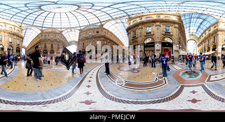 360 degree panoramic view of Galleria Vittorio Emanuele II a Milano