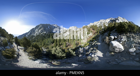 360 degree panoramic view of Mount Whitney trail