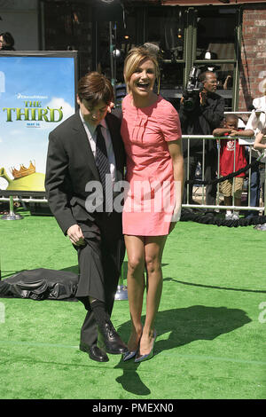 Shrek The Third (Premiere)  Mike Myers, Cameron Diaz 5-6-2007 / Mann's Village Theater / Los Angeles, CA / DreamWorks / Photo by Joseph Martinez File Reference # 23066 0069JM   For Editorial Use Only - Stock Photo