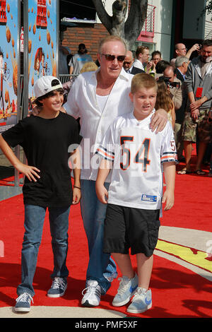 James Caan at the Premiere of Columbia Pictures and Sony Pictures Animation 'Cloudy With a Chance of Meatballs'. Arrivals held at Mann Village Theatre in Westwood, CA, September 12, 2009. Photo by: PictureLux File Reference # 30072 13PLX   For Editorial Use Only -  All Rights Reserved Stock Photo