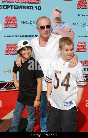 James Caan at the Premiere of Columbia Pictures and Sony Pictures Animation 'Cloudy With a Chance of Meatballs'. Arrivals held at Mann Village Theatre in Westwood, CA, September 12, 2009. Photo by: PictureLux File Reference # 30072 14PLX   For Editorial Use Only -  All Rights Reserved Stock Photo