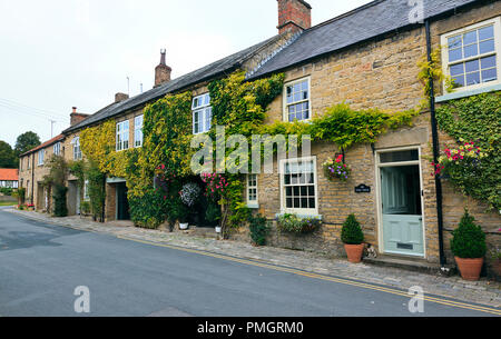 Attractive Row of stone cotttages in Thornton-le-Beck Stock Photo