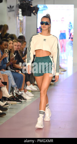 Hailey baldwin hot sale summer style