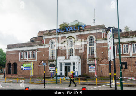 Birmingham, UK. 19th September 2018. The former Royalty Cinema in Harborne, Birmingham suffered severe damage from an overnight fire. The Grade 2 listed Art Deco cinema which was built in the 1930s is currently empty. Credit: Nick Maslen/Alamy Live News Stock Photo