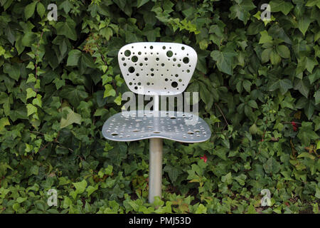 Single empty seat in Parc del Centre, Poblenou, Barcelona, Spain Stock Photo