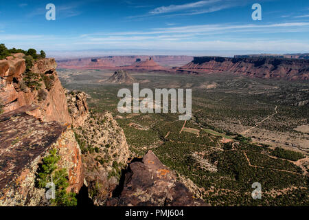 The view into Castle Valley from the Porcupine Rim Trail, located near Moab, Utah, USA. Stock Photo