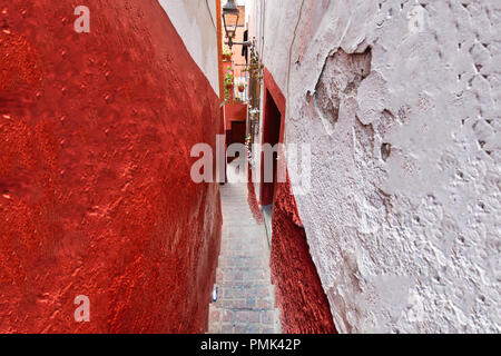 Guanajuato, famous Alley of the Kiss (Callejon del Beso) Stock Photo