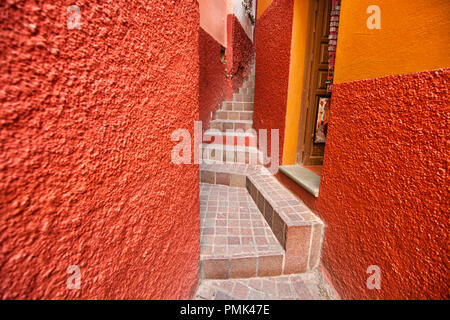 Guanajuato, famous Alley of the Kiss (Callejon del Beso) Stock Photo