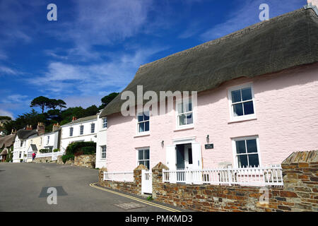 Pretty pink thatched cottage in the seaside village of St Mawes on the Roseland Peninsula on the Cornish coast near Falmouth, Cornwall, England, UK. Stock Photo