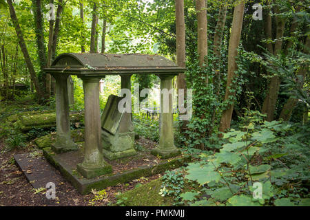 Graves and Headstones at Arnos Vale Cemetery, Bristol UK Stock Photo