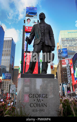 New York, USA – August 24, 2018: Statue of songwriter and performer George Cohan and many people on Times Square at 7th Avenue and Broadway in Midtown Stock Photo