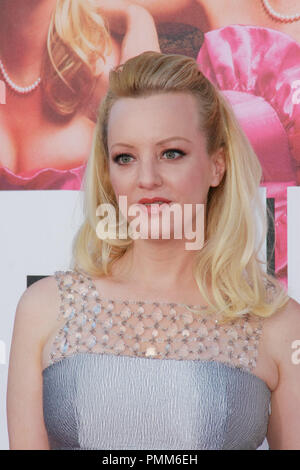 Wendi McLendon Covey The Premiere of 'Bridesmaids' held at Mann Village