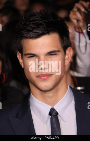 Taylor Lautner 11/16/2009 'The Twilight Saga: New Moon' Premiere @ Mann Village and Bruin Theaters, Westwood Photo by Megumi Torii/ HNW/ PictureLux File Reference # 31236 020HNW  For Editorial Use Only -  All Rights Reserved Stock Photo