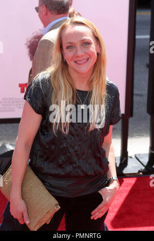 Nicole Sullivan at "The Three Stooges The Movie" World Premiere held at