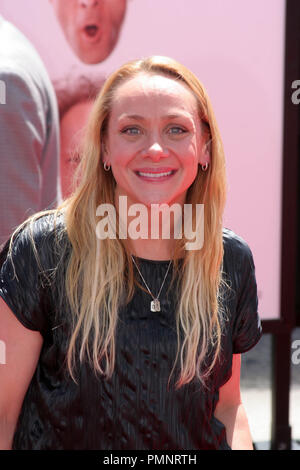 Nicole Sullivan at "The Three Stooges The Movie" World Premiere held at
