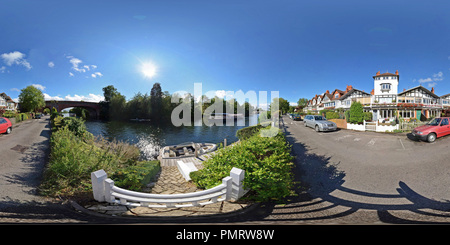 360 degree panoramic view of Maidenhead Thames river bank