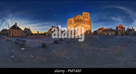 360 degree panoramic view of Sainte Marie Madeleine, La Basilique De Vezelay, Yonne, Bourgogne Franche Comte 1946