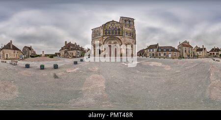 360 degree panoramic view of Sainte Marie-Madeleine, La Basilique De Vezelay, Yonne, Bourgogne Franche Comte 2287