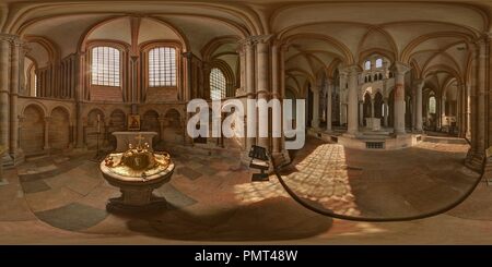 360 degree panoramic view of Sainte Marie-Madeleine, La Basilique De Vezelay, Yonne, Bourgogne Franche Comte 2476