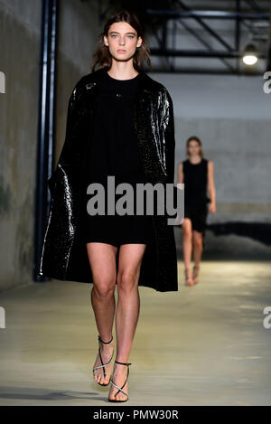 Milan, Italy. 19th Sep, 2018. fashion show: N Â° 21 Credit: Independent Photo Agency/Alamy Live News Stock Photo