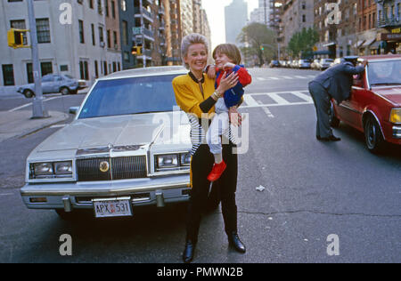 Erzherzogin Michaela von Habsburg mit Kindern in New York, USA 1987. Archduchess Michaela of Habsburg with the children at New York, USA 1987. Stock Photo