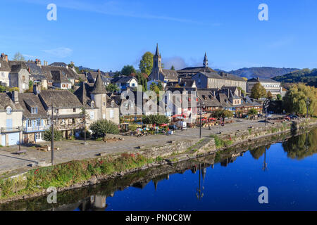 France, Correze, Dordogne valley, Argentat, Quay Lestourgie on the Dordogne river // France, Corrèze (19), vallée de la Dordogne, Argentat, quai Lesto Stock Photo