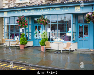 Cross View Café and Tea Rooms overlooking the stone cross in the Market place in Richmond North Yorkshire England UK Stock Photo