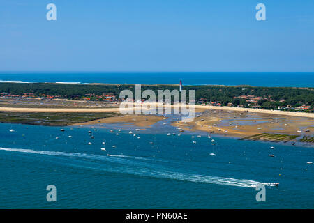 Lege-Cap-Ferret (south-western France): aerial view of the Cap Ferret peninsula, with the lighthouse and its beach ”plage du phare” and the narrow can Stock Photo