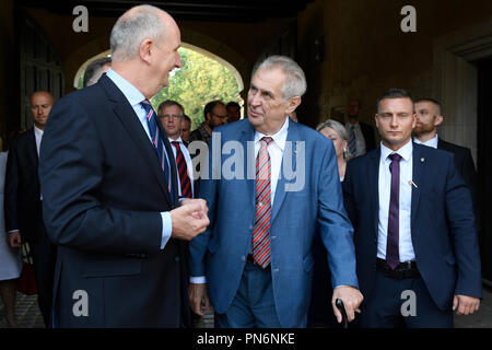 Potsdam, Germany. 20th Sep, 2018. Czech President Milos Zeman, centre, meets Brandenburg Minister President Dietmar Woidtke, left, at Cecilienhof Chateau (where the Potsdam Conference took place in the summer of 1945 after the WWII) in Potsdam, Germany, on Thursday, September 20, 2018. Credit: Ondrej Deml/CTK Photo/Alamy Live News Stock Photo