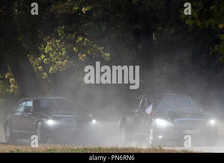 Potsdam, Brandenburg. 20th Sep, 2018. The motorcade of the Czech President en Zeman drives in a cloud of dust through the New Garden at Cecilienhof Castle. Zeman visited the Potsdam Agreement Memorial in Potsdam's Cecilienhof Palace. The Czech President is on a three-day state visit to Germany. Credit: Ralf Hirschberger/dpa/Alamy Live News Stock Photo