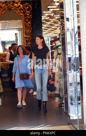Milan, Italy. 20th September 2018. Milan, Bianca Balti visits the Dolce e Gabbana store The top model Bianca Balti arrives in the city center and goes to visit the DOLCE & GABBANA store in via Montenapoleone. After almost 2 hours leaves the store, greets some people and goes to lunch with a friend. Stock Photo