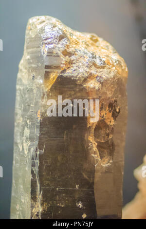 Quartz is a mineral composed of silicon and oxygen atoms in a ...