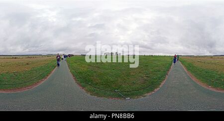 360 degree panoramic view of Stonehenge, View 10