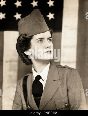 1940s PORTRAIT SERIOUS WOMAN VOLUNTEER WEARING WORLD WAR II MILITARY ARMY UNIFORM - a4240 HAR001 HARS B&W BRUNETTE FREEDOM HEAD AND SHOULDERS STRENGTH VICTORY COURAGE CHOICE LEADERSHIP WORLD WARS PRIDE WORLD WAR WORLD WAR TWO WORLD WAR II OCCUPATIONS PATRIOT UNIFORMS PATRIOTIC WORLD WAR 2 DETERMINED RED WHITE AND BLUE STARS AND STRIPS YOUNG ADULT WOMAN BLACK AND WHITE CAUCASIAN ETHNICITY HAR001 OLD FASHIONED Stock Photo