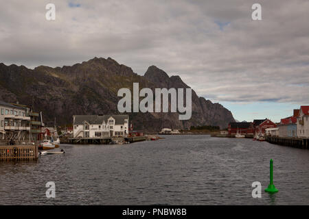 Rundgang durch Henningsvaer Stock Photo