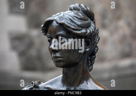 The statue of Irish fictional character Molly Malone, in the city of Dublin, Republic of Ireland.  Molly Malone is a song which has become the unoffic Stock Photo