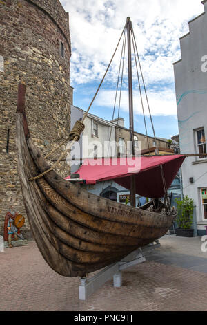 Waterford, Republic of Ireland - August 14th 2018: The replica Viking Longboat - Vadrarfjordr, located along the Quay in the historic city of Waterfor Stock Photo