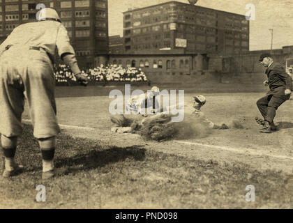 1920s 1926 BASEBALL PLAYER SLIDING SAFE INTO THIRD BASE CLEVELAND INDIANS  VS ATHLETICS AT SHIBE PARK PHILADELPHIA PA USA - b4002 HAR001 HARS MALES  ATHLETIC ENTERTAINMENT CONFIDENCE B&W SUCCESS WIDE ANGLE STRENGTH