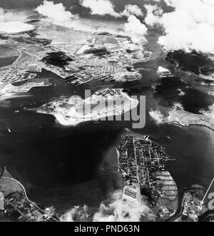 1940s AERIAL PHOTOGRAPH OF PEARL HARBOR HAWAII PRIOR TO BOMBING ATTACK BY THE JAPANESE ON DECEMBER 7 1941 - q74703 CPC001 HARS ISLANDS WORLD WARS WORLD WAR WORLD WAR TWO BOMBING WORLD WAR II DECEMBER HI 7 WORLD WAR 2 CONFLICTING DECEMBER 7 1941 1941 AERIAL VIEW BATTLING BLACK AND WHITE HAWAIIAN ISLANDS INFAMY OLD FASHIONED PACIFIC ISLAND PRIOR Stock Photo