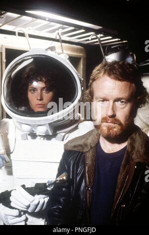 Original film title: ALIEN. English title: ALIEN. Year: 1979. Director: RIDLEY SCOTT. Stars: SIGOURNEY WEAVER; RIDLEY SCOTT. Credit: 20TH CENTURY FOX / Album Stock Photo