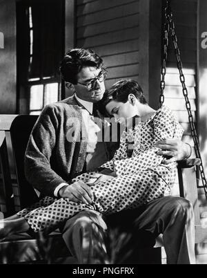 Original film title: TO KILL A MOCKINGBIRD. English title: TO KILL A MOCKINGBIRD. Year: 1962. Director: ROBERT MULLIGAN. Stars: GREGORY PECK; PHILLIP ALFORD. Credit: UNIVERSAL PICTURES / Album Stock Photo