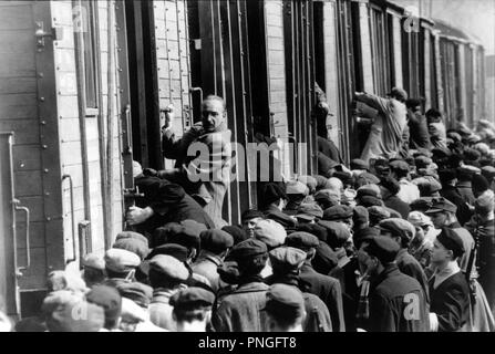 Original film title: SCHINDLER'S LIST. English title: SCHINDLER'S LIST. Year: 1993. Director: STEVEN SPIELBERG. Credit: UNIVERSAL PICTURES / Album Stock Photo