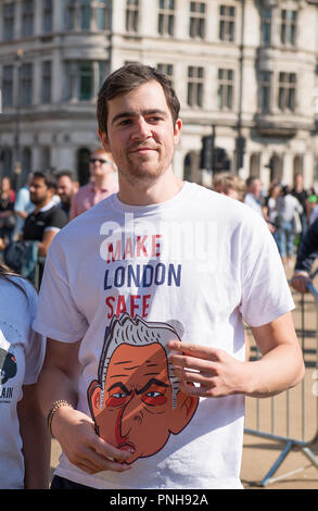 Yanny Bruere, campaign organiser to oust Sadiq Khan as Mayor of London, by using a giant bikini-clad balloon of Mr.Khan, to make London safer again. Stock Photo