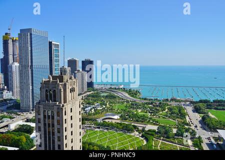 Aerial view of the Millennium Park and Lake Michigan in downtown Chicago Stock Photo