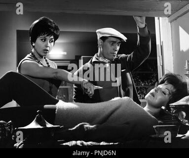 Original film title CUIDADO CON LAS PERSONAS FORMALES. English title